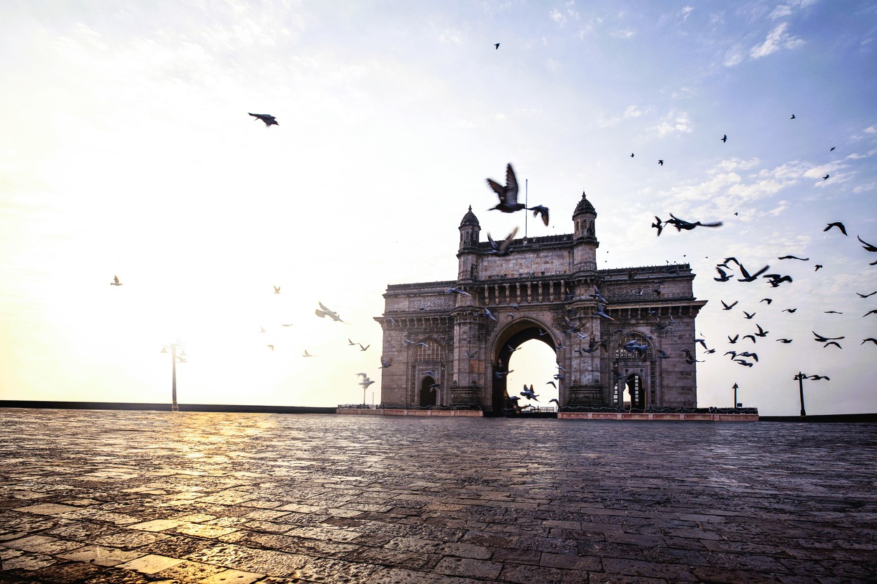 Image: Gateway of India in Mumbai with birds