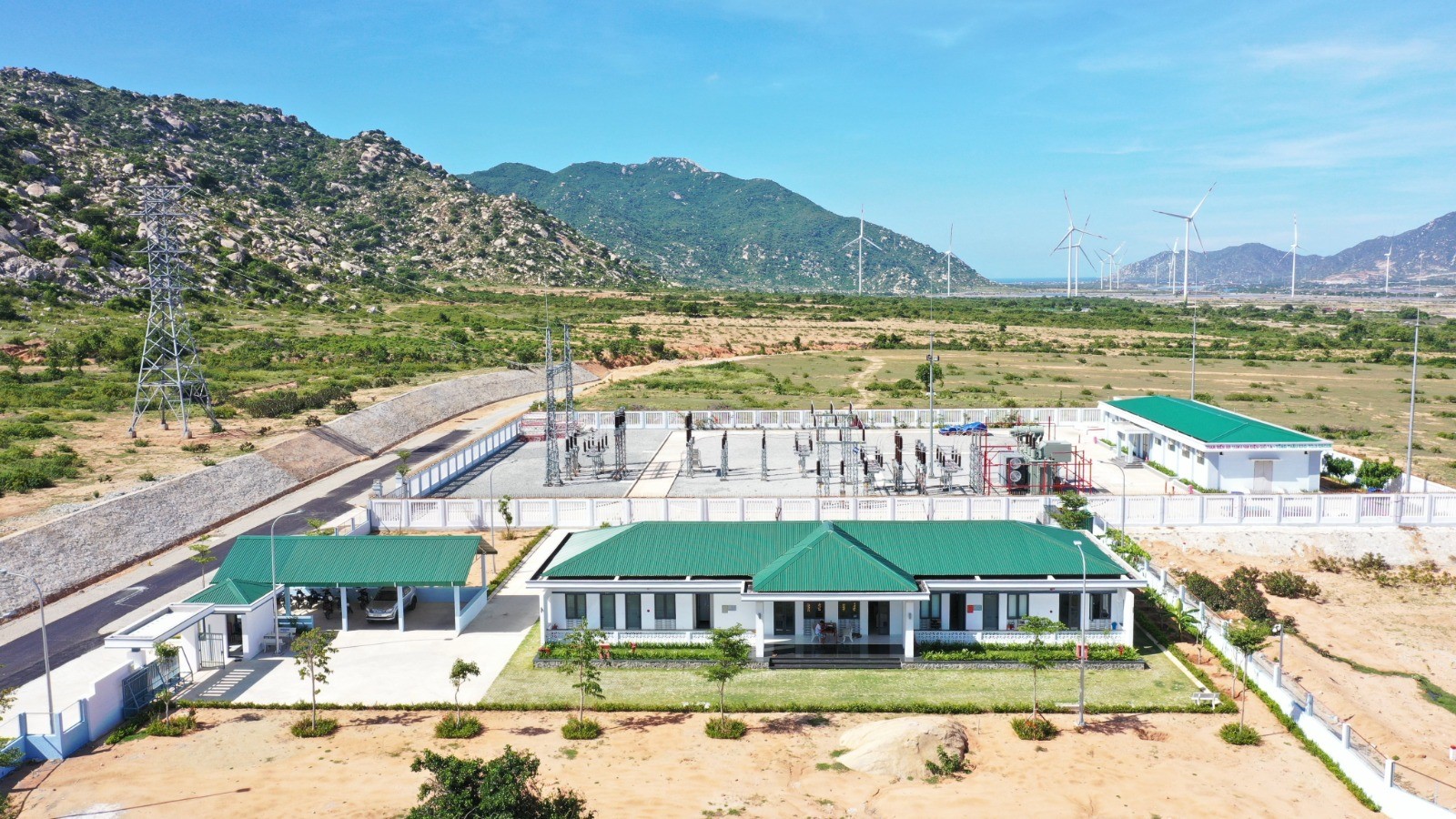 Windpark in Vietnam Bild: Windpark mit Anlage in einem Tal